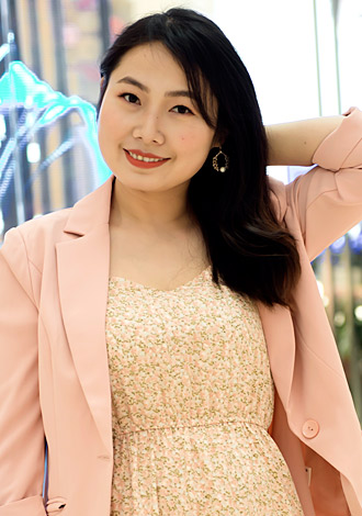 Gorgeous pictures: Yaping from Nanjing, Asian member for romantic companionship and dating